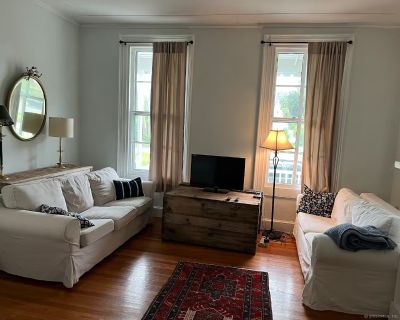 1 Bedroom 1BA 600 ft Furnished Condo For Rent in Stonington, CT