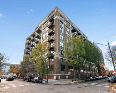1 Bedroom 1BA 947 ft Condominium For Sale in CHICAGO, IL