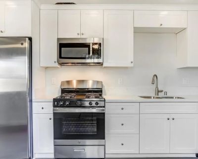 2 Bedroom 1BA 876 ft Apartment For Rent in Escondido, CA