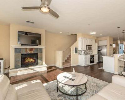 3 Bedroom 3BA 1850 ft Condominium For Sale in WINDSOR, CA