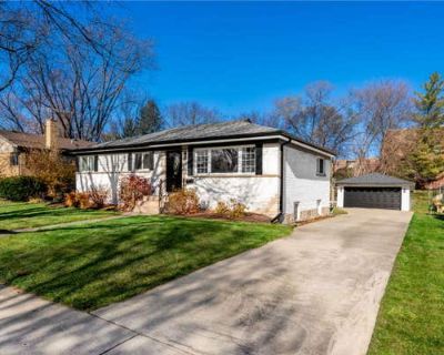 3 Bedroom 2BA 2300 ft Single Family Home For Sale in MOUNT PROSPECT, IL