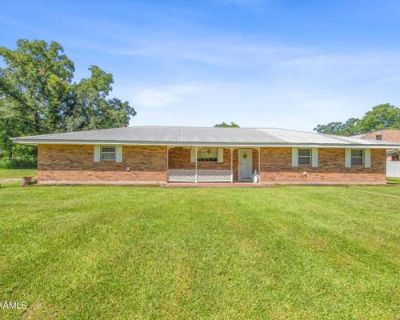 4 Bedroom 3BA 2259 ft Single Family Home For Sale in BREAUX BRIDGE, LA
