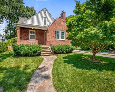 3 Bedroom 3BA 1950 ft Single Family House For Sale in Baltimore, MD