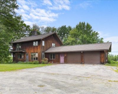 3 Bedroom 2BA 2096 ft Single Family Home For Sale in LITTLETON, NH