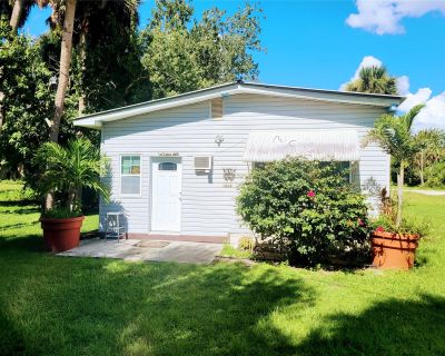 1 Bedroom 1BA 933 ft Single Family Home For Sale in Moore Haven, FL