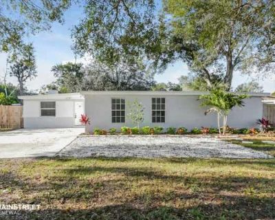 4 Bedroom 2BA 1768 ft Pet-Friendly House For Rent in Sarasota Springs, FL