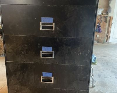 Metal cabinet