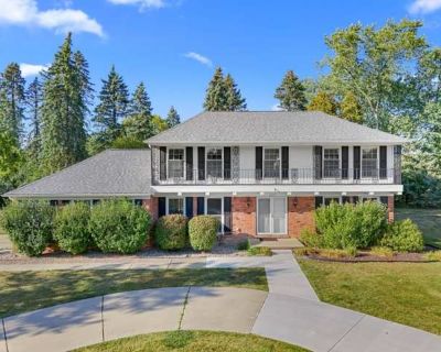 4 Bedroom 4BA 3214 ft Pet-Friendly Apartment For Rent in West Bloomfield, MI