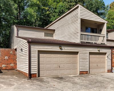 3 Bedroom 2BA Condo For Sale in Broadview Heights, OH