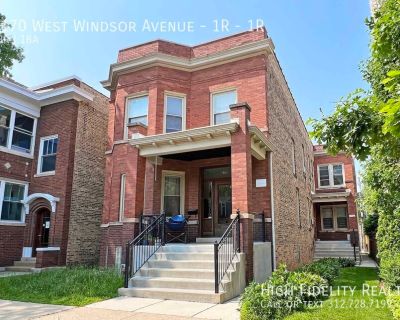 2 Bedroom 1BA Pet-Friendly Apartment For Rent in Chicago, IL