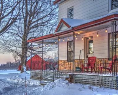 5 Bedroom 1023 ft Apartment For Rent in Mont-Saint-Hilaire, QC