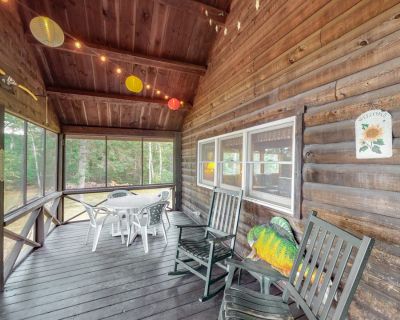 3 Bedroom 1BA Pet-Friendly House Vacation Rental in Peaceful Lakeside Retreat, Mariaville, ME