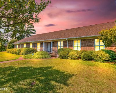 4 Bedroom 3BA 3134 ft Single Family House For Sale in Lumberton, NC