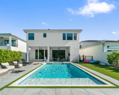 5 Bedroom 6BA 5332 ft Apartment For Rent in Boca Raton, FL