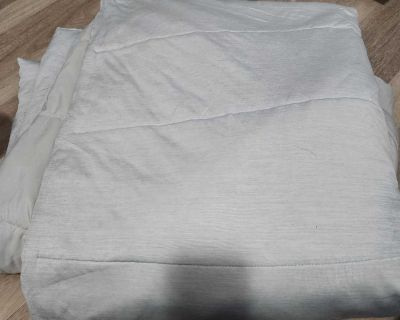 Great condition cooling/weighted blanket
