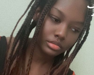 My name is Destini Im 19 I like to sing Im pretty much a homebody I dont go out I would love to start going out but I dont have a license and never really been behind a wheel so I dont drive..