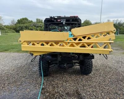 Enduraplas Field Boss 365 UTV Sprayer. 65 gallon tank. Honda gas pump. 27 foldi
