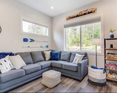 Two-story modern lakeside home - Lake Cowichan