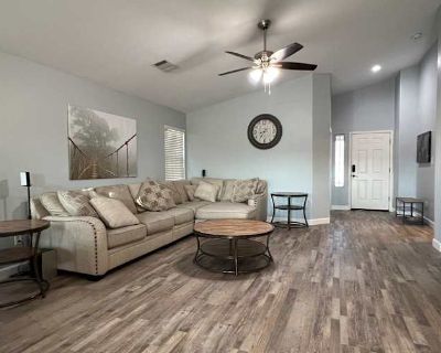 Private room with shared bathroom in a House with 3 roomies
