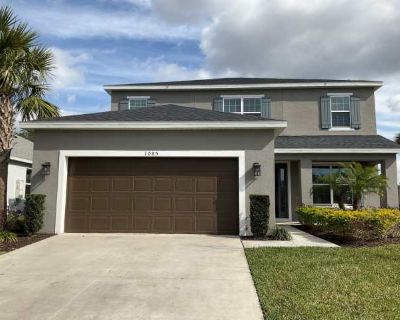 4 Bedroom 3.5BA 2624 ft Pet-Friendly Apartment For Rent in Apopka, FL