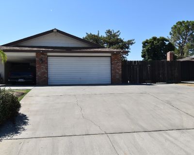 3 Bedroom 2BA 1562 ft Single Family House For Sale in Bakersfield, CA
