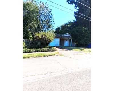 Single Family Home For Sale in PORTLAND, OR