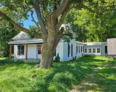 4 Bedroom 1BA 1071 ft Single Family House For Sale in Wheaton, MO
