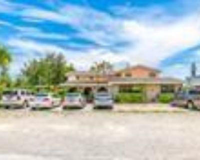 SE 4th Ave. lovely 2 story townhouse apartment. Pet friendly, near airport, Broward General Medical Center, major roads, Beach, restaurants.. 1 Bedroom. 1 Bathroom. 650 ft