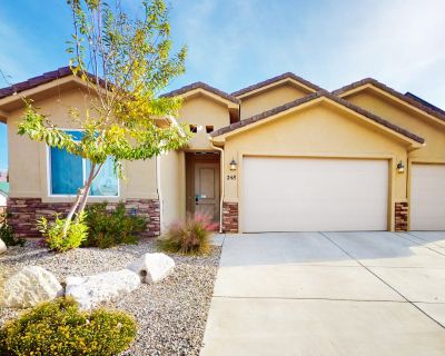 4 Bedroom 3BA Retreat Vacation Rental in Zion House, La Verkin, UT