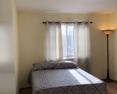 Room for rent in East Vallejo ideal for single female professionals. It is in a very quiet neighborhood, ample parking. Separate Bathroom and kitchen. Close to 780 and I-80 , Costco and shopping areas.