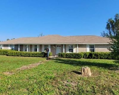 4 Bedroom 2.5BA 2001 ft Apartment For Rent in Pretty Bayou, FL