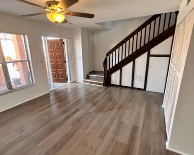 2 Bedroom 2.5BA 1116 ft Apartment For Rent in Port Charlotte, FL