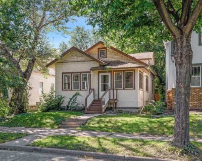 5 Bedroom 2BA 1568 ft Pet-Friendly Apartment For Rent in Minneapolis, MN