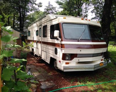 Very good condition custom teak countertops , 100% new brake system brake lines , master cylinder,calipers,shoes, transmission,454 Chevy motor 56,000 mi. runs perfect, beautiful cabnets In bedroom and in front above drivers seats,new curtains,new custom walnut-cherry wood table,2 TV's,all new Lcd overhead lights,new inverter and new charger-coverter,all tires in new condition,new spare,outside ...