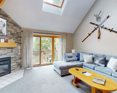 2 Bedroom 2BA Condo Vacation Rental in Nordic Village Gem, Bartlett, NH
