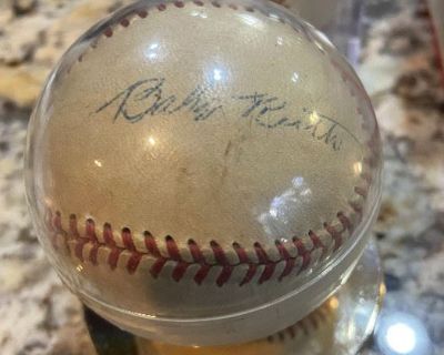 Villages Estate/Authentic Babe Ruth & Joe Dimaggio signed baseball