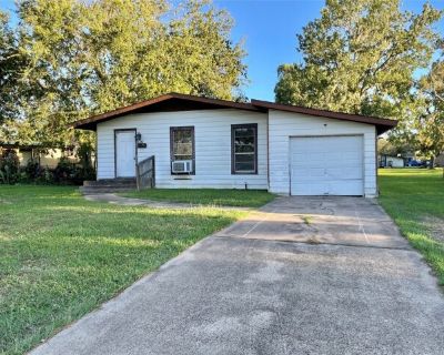 Circle Way St, Lake Jackson, Home For Rent