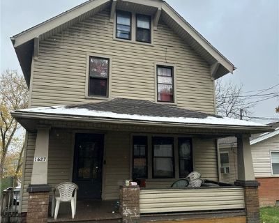 1627 Manchester. Property for Rent in Akron, OH for $749 with 1 bedroom and 1 full bath. This property was built in 1920.. This is affordable luxury in Akron. Welcome to this freshly painted one bathroom, one bedroom apartment that has brand-new carpet. Enjoy a clean and cozy apartment just for you! The tenant will enjoy their own parking spot, a spacious basement and a kitchen that comes with ...