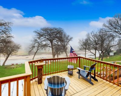 4 Bedroom 2BA Getaway Vacation Rental in Waterside Haven, New Braunfels, TX
