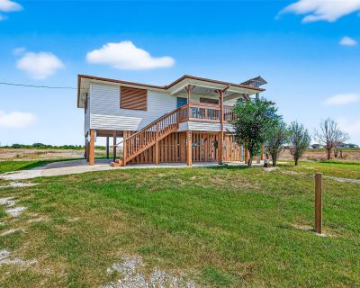 3 Bedroom 2BA 1300 ft² Furnished Home For Rent in Port Bolivar, TX