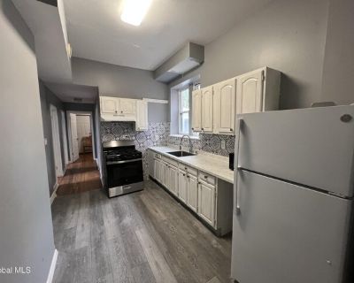 Clinton Ave Apt R, Albany, Flat For Rent