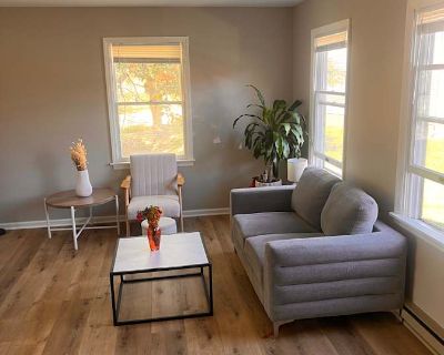 Available on: now. Unfurnished. Parking available * Internet included * Accessible property * Students welcome * 40+ years welcome. Decent sized room and nice closet. Fresh paint and carpet. Also a nice backyard to hangout.. Rent $650 per month Bills Included Security deposit $650 Property type Townhouse Room furnishing Unfurnished Preferred gender Females or males (no couples) Available on Now...