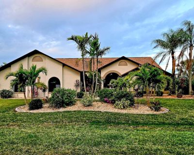 3 Bedroom 2.5BA House Vacation Rental in Casa Cape Coral, Cape Coral, FL