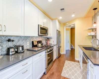 2 Bedroom 2 1/2 Bath Old Town Alexandria