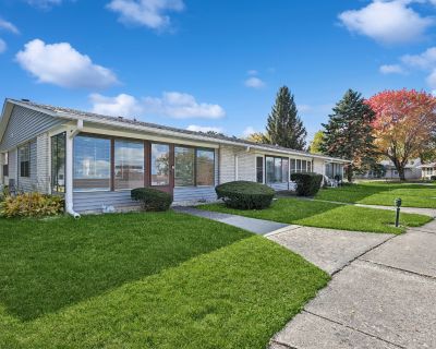 2 Bedroom 1BA 975 ft Condo For Sale in Fox Lake, IL