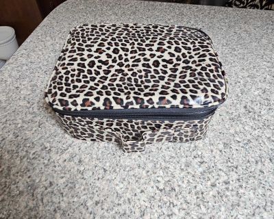 3"X10", MAKEUP TRAVEL BAG WITH REMOVABLE DIVIDERS, EXCELLENT CONDITION, SMOKE FREE HOUSE
