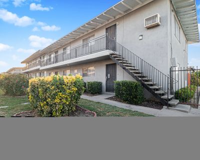 660 S Riverside Ave. ~1 Month FREE~ Fabulous, Spacious Two Bedroom with Sunlit Rooms, Plush Carpets, Eat-In Kitchen with Included Stove/Oven, On-Site Laundry, and Included Parking ~ In Rialto! *MOVE-IN SPECIAL* **Resident will receive a one-time credit of 1 Month FREE off of the Market Rent Price of $2,100, on approved credit. The net effective rent shows the savings over the entire 12-month le...