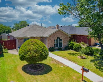 1175 Meadows Dr. Cute 3 bed, 2 bath home in Grand Prairie. It has ceramic flooring with updated granite counter tops in kitchen along with a breakfast bar with a stone-tile backsplash along with new paint and fixtures throughout. Bathrooms updated with granite countertop as well. Perfect small yard with landscaping in the front and the features a covered patio in the back to beat the summer sun...