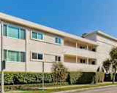 3 Bedroom 3BA 1995 ft² Apartment For Rent in Beverly Hills, CA 9330 Clifton Way unit #102