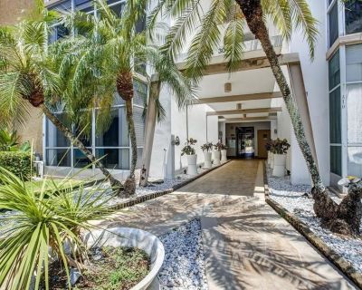 2 Bedroom 1BA 850 ft Pet-Friendly House For Rent in Oakland Park, FL